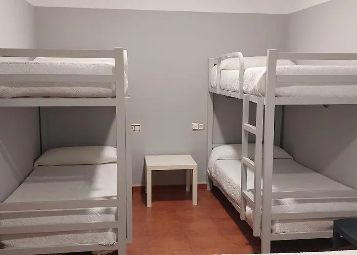 De Salvatierra بيت شباب